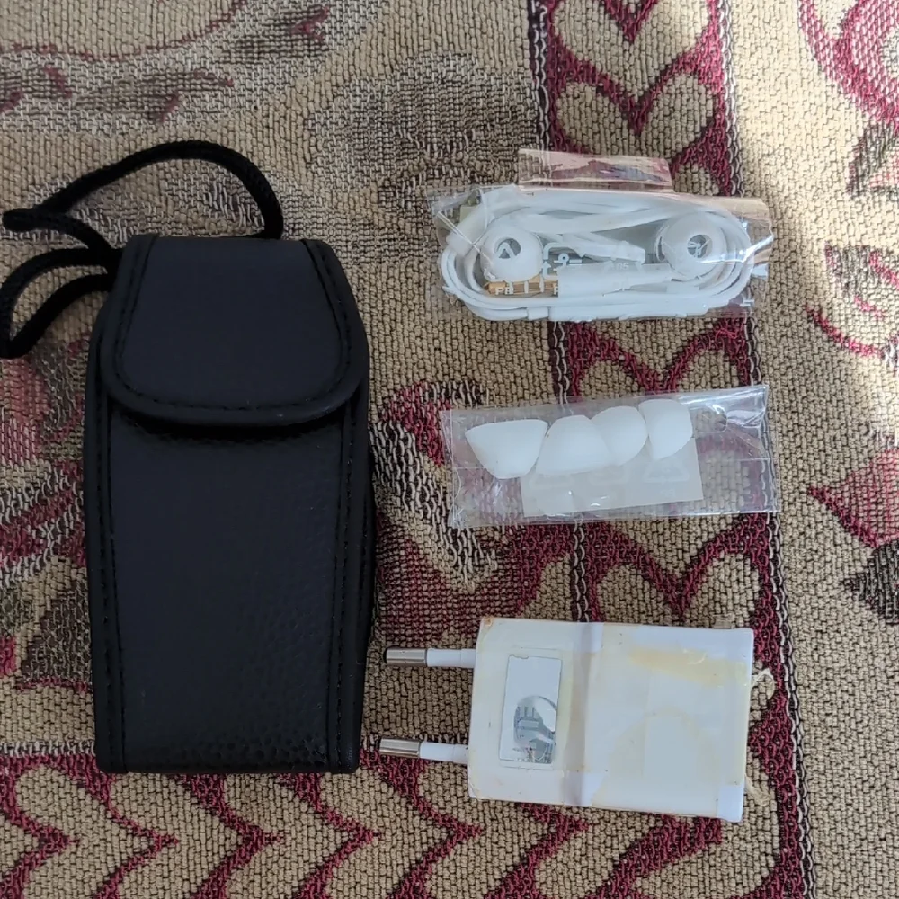 Samsung accessory set Earphones & Asian Power Adapter/Charger w/ carry pouch